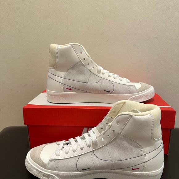 NIB Nike Blazer Mid '77 SNEAKERS SAIL/FIREBERRY/DIFFUSED BLUE 6Y == Women 7.5 - Picture 5 of 7